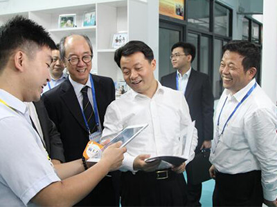 团中央书记处书记傅振邦到我校视察 团中央书记处书记傅振邦到我校视察